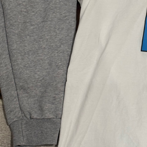 Men’s size large adidas lot 
4 t shirts and 2 sweatpants - Picture 7 of 9